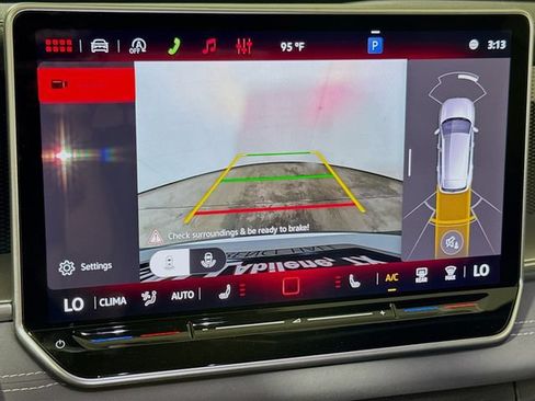 New 2026 Volkswagen Tiguan SE R-Line FWD image 8