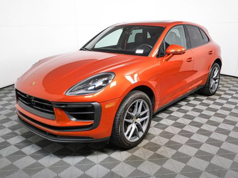 Certified 2024 Porsche Macan S AWD/4WD image 1