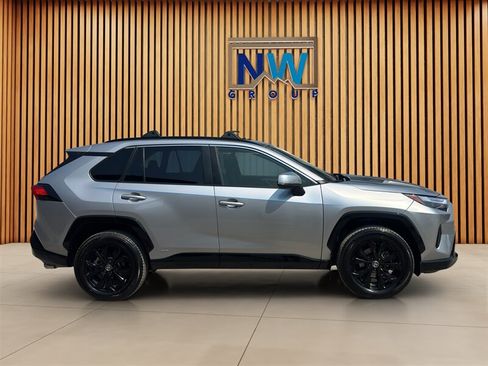 Used 2022 Toyota RAV4 SE w/ Convenience Package AWD/4WD image 49