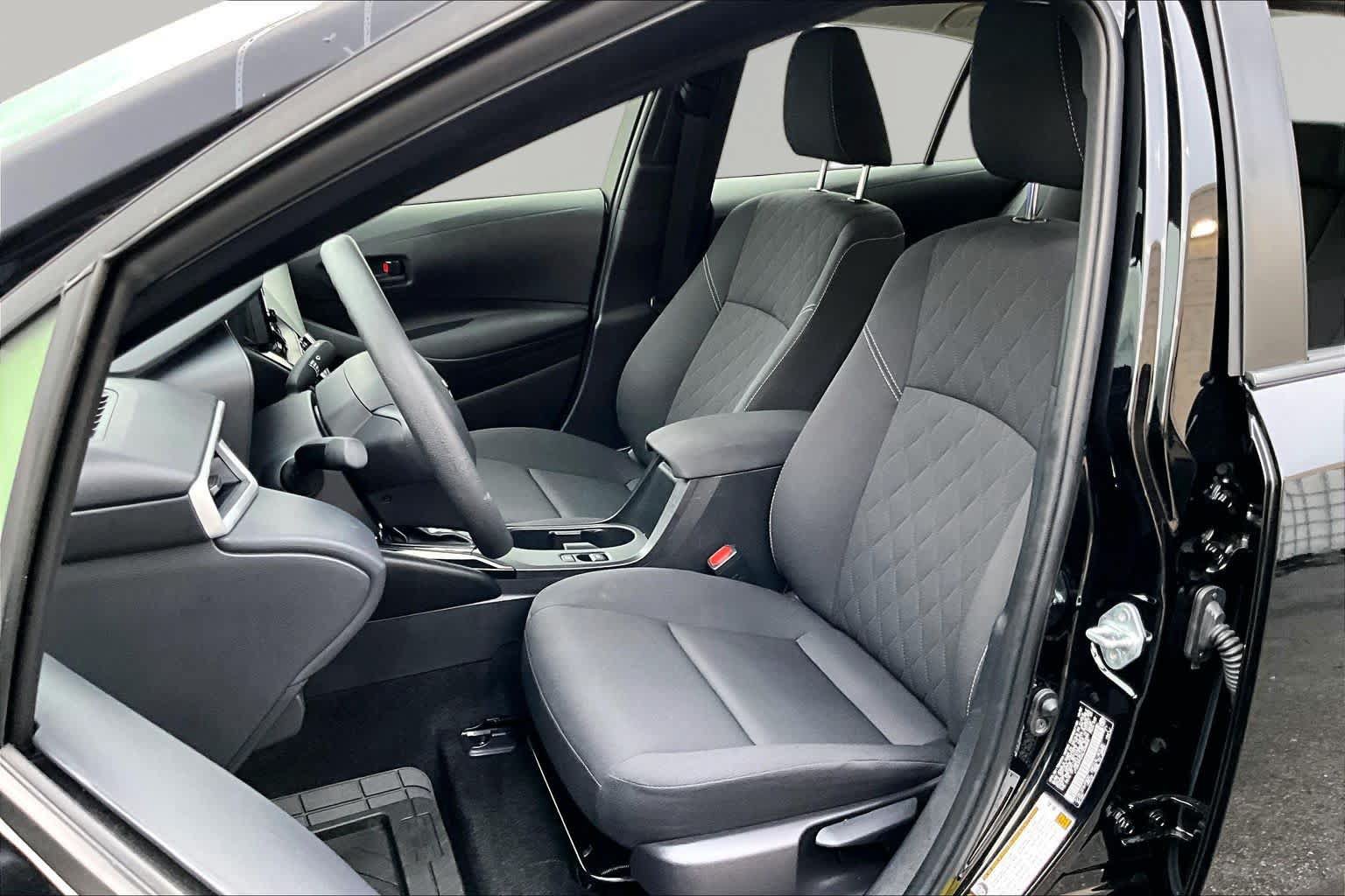 Used 2025 Toyota Corolla LE w/ Convenience Package FWD image 8