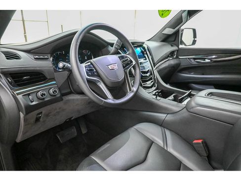 Used 2017 Cadillac Escalade Platinum AWD/4WD image 11
