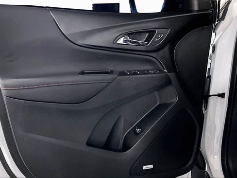 Used 2022 Chevrolet Equinox RS w/ RS Leather Package FWD image 21