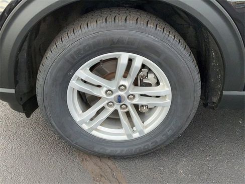 Used 2022 Ford Explorer XLT w/ Equipment Group 202A image 9