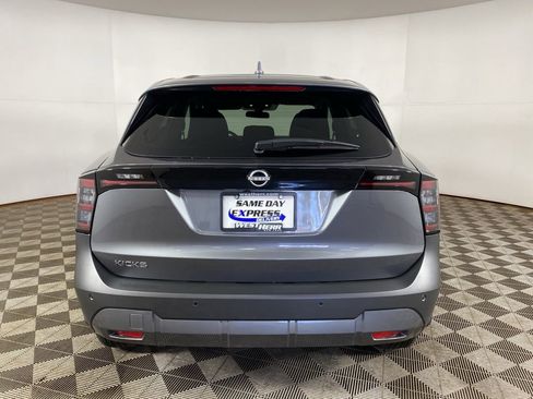 Used 2025 Nissan Kicks SV image 17