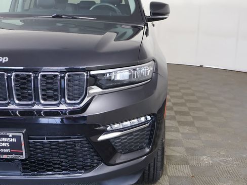 Used 2023 Jeep Grand Cherokee Limited AWD/4WD image 16