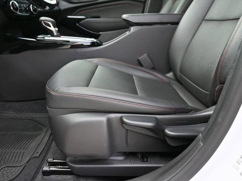 Used 2025 Chevrolet Trax RS w/ Driver Confidence Package image 14