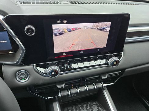 New 2025 GMC Canyon Elevation w/ Convenience Package image 9