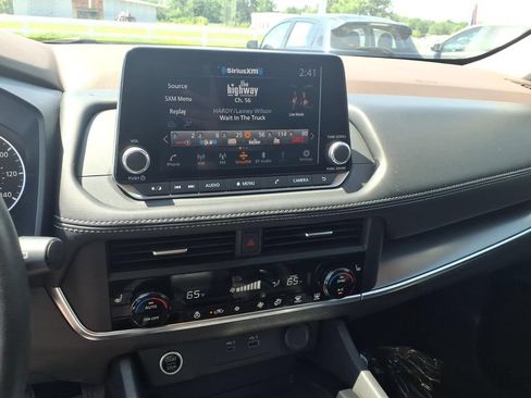 Used 2023 Nissan Rogue SV w/ SV Premium B Package AWD/4WD image 9
