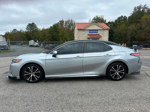 Used 2018 Toyota Camry SE FWD image 5