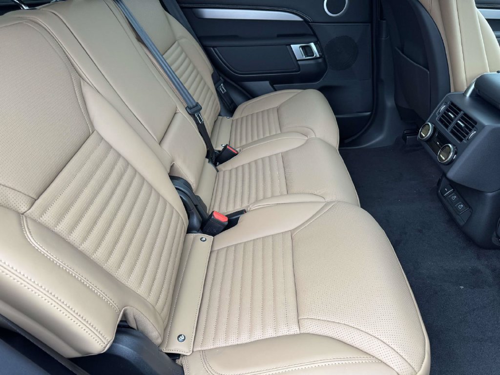 New 2026 Land Rover Discovery Limited Edition AWD/4WD image 13