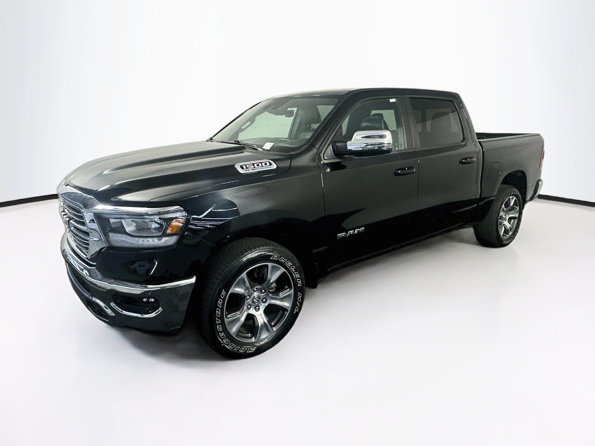 Used 2023 RAM 1500 Laramie AWD/4WD image 3