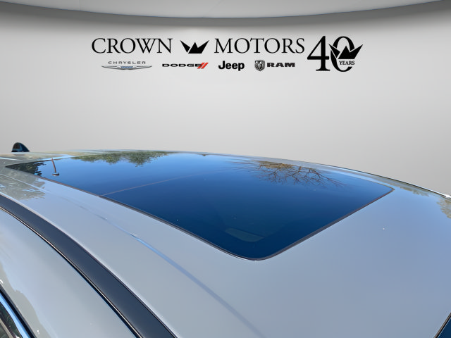 Used 2023 Chrysler Pacifica Limited FWD image 16