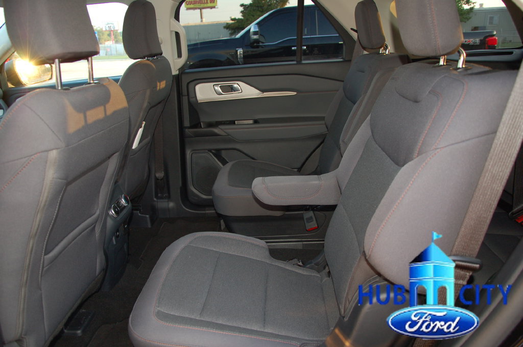 Used 2025 Ford Explorer Active RWD image 11