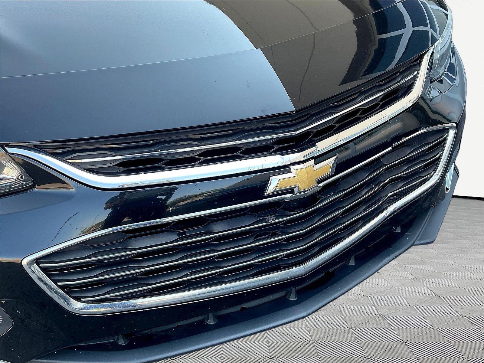 Used 2017 Chevrolet Malibu LT FWD image 32