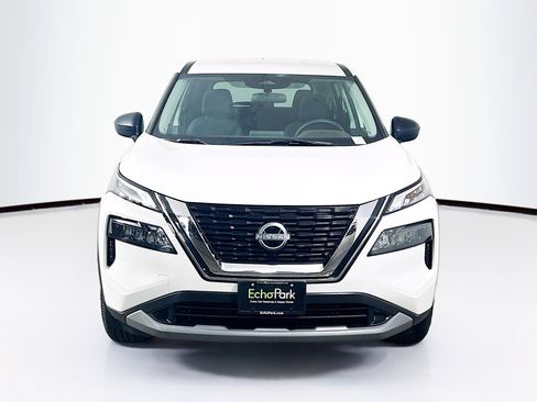 Used 2023 Nissan Rogue S image 2