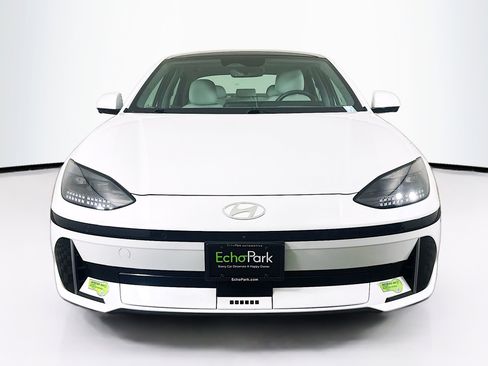 Used 2023 Hyundai Ioniq 6 Limited image 2