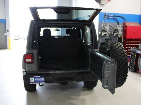 Used 2022 Jeep Wrangler Unlimited Sport AWD/4WD image 43