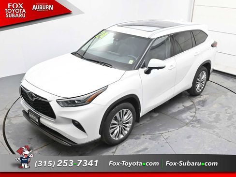 Used 2024 Toyota Highlander Platinum image 24