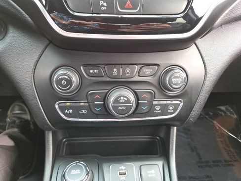 Used 2019 Jeep Cherokee Limited AWD/4WD image 60
