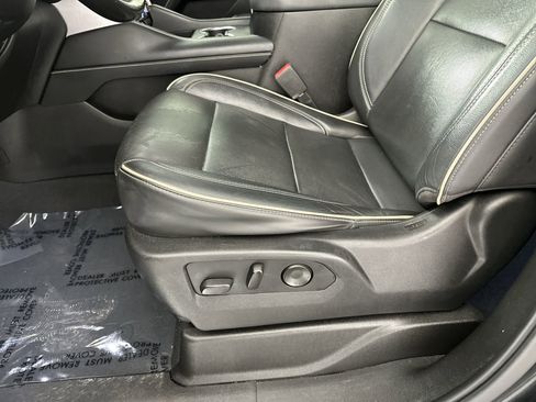 Used 2021 GMC Yukon SLT w/ SLT Luxury Plus Package image 12