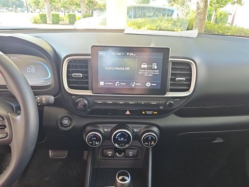 Used 2025 Hyundai Venue SEL FWD image 16