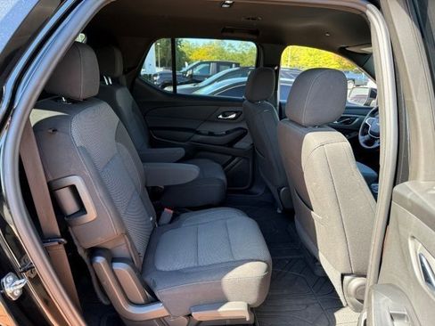 Used 2023 Chevrolet Traverse LT image 20