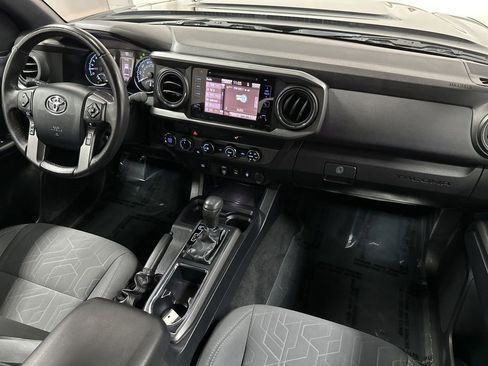 Used 2019 Toyota Tacoma TRD Sport AWD/4WD image 12