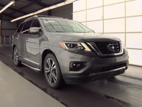 Used 2020 Nissan Pathfinder Platinum FWD image 4