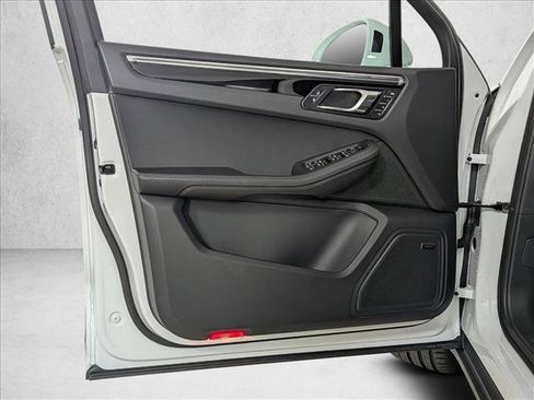 Certified 2025 Porsche Macan Turbo image 13