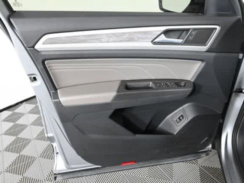 Certified 2023 Volkswagen Atlas Cross Sport SE w/ Panoramic Sunroof Package image 23