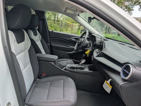 New 2026 Chevrolet Trax LS w/ LS Convenience Package FWD image 17