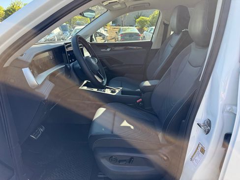 New 2026 Volkswagen Tiguan SE AWD/4WD image 9