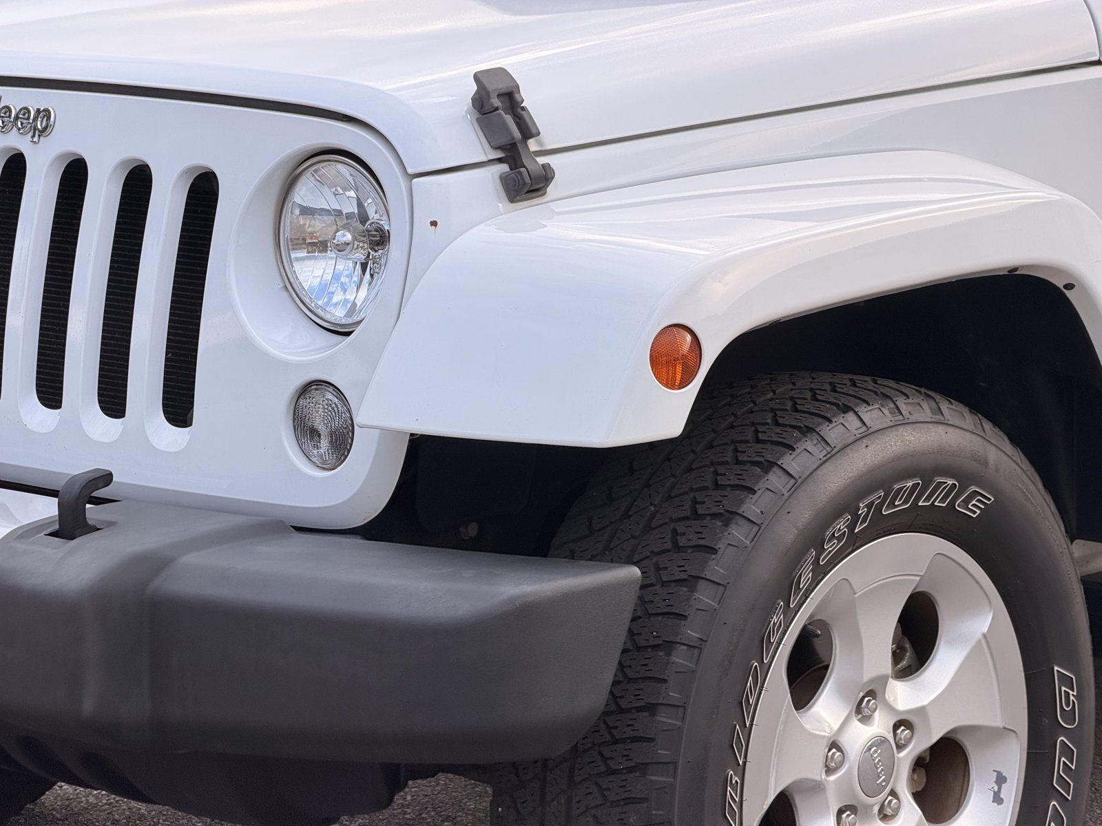 Used 2015 Jeep Wrangler Unlimited Sahara w/ Dual Top Group AWD/4WD image 8