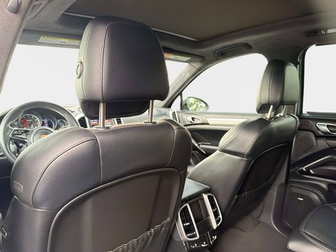 Used 2015 Porsche Cayenne Turbo AWD/4WD image 32