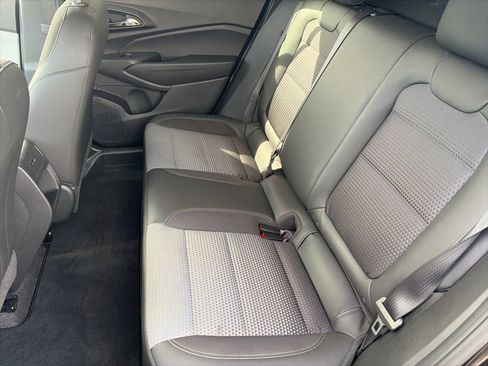 Used 2025 Chevrolet Trax LT FWD image 13