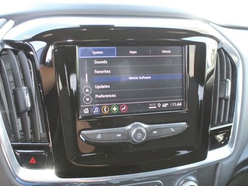 Used 2023 Chevrolet Traverse LT FWD image 26