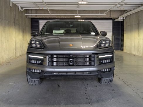 Certified 2024 Porsche Cayenne Coupe image 9
