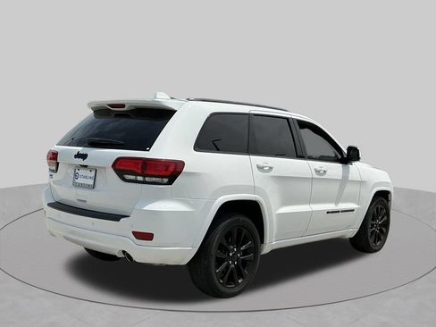 Used 2022 Jeep Grand Cherokee Laredo X RWD image 11