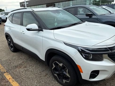 Used 2024 Kia Seltos EX AWD/4WD image 3