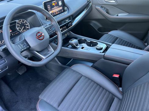 Used 2025 Nissan Rogue SV image 12