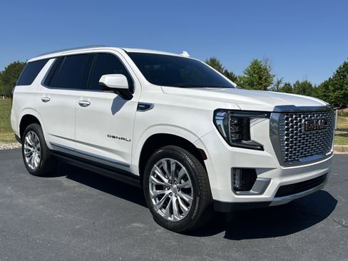 Used 2024 GMC Yukon Denali AWD/4WD image 2