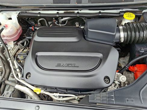 Used 2023 Chrysler Pacifica Touring-L FWD image 30
