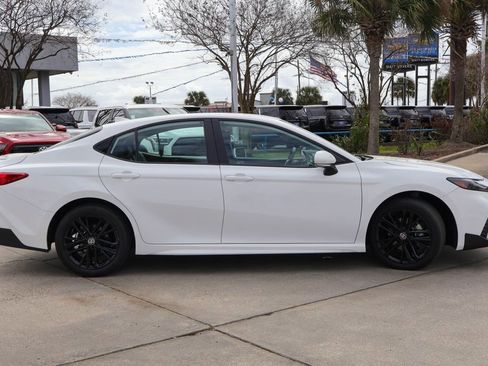 Used 2025 Toyota Camry SE FWD image 23