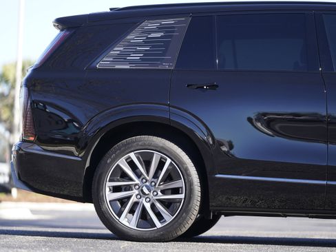 Used 2026 Cadillac Vistiq Sport image 6