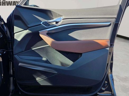 Used 2022 Audi e-tron Premium Plus w/ Premium Plus Package image 15