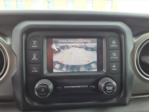 Used 2020 Jeep Gladiator Sport w/ Quick Order Package 24S image 10