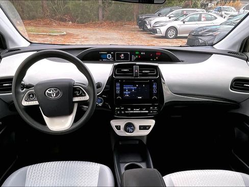Used 2018 Toyota Prius Two image 14