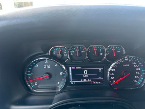 Used 2015 Chevrolet Suburban LT image 12