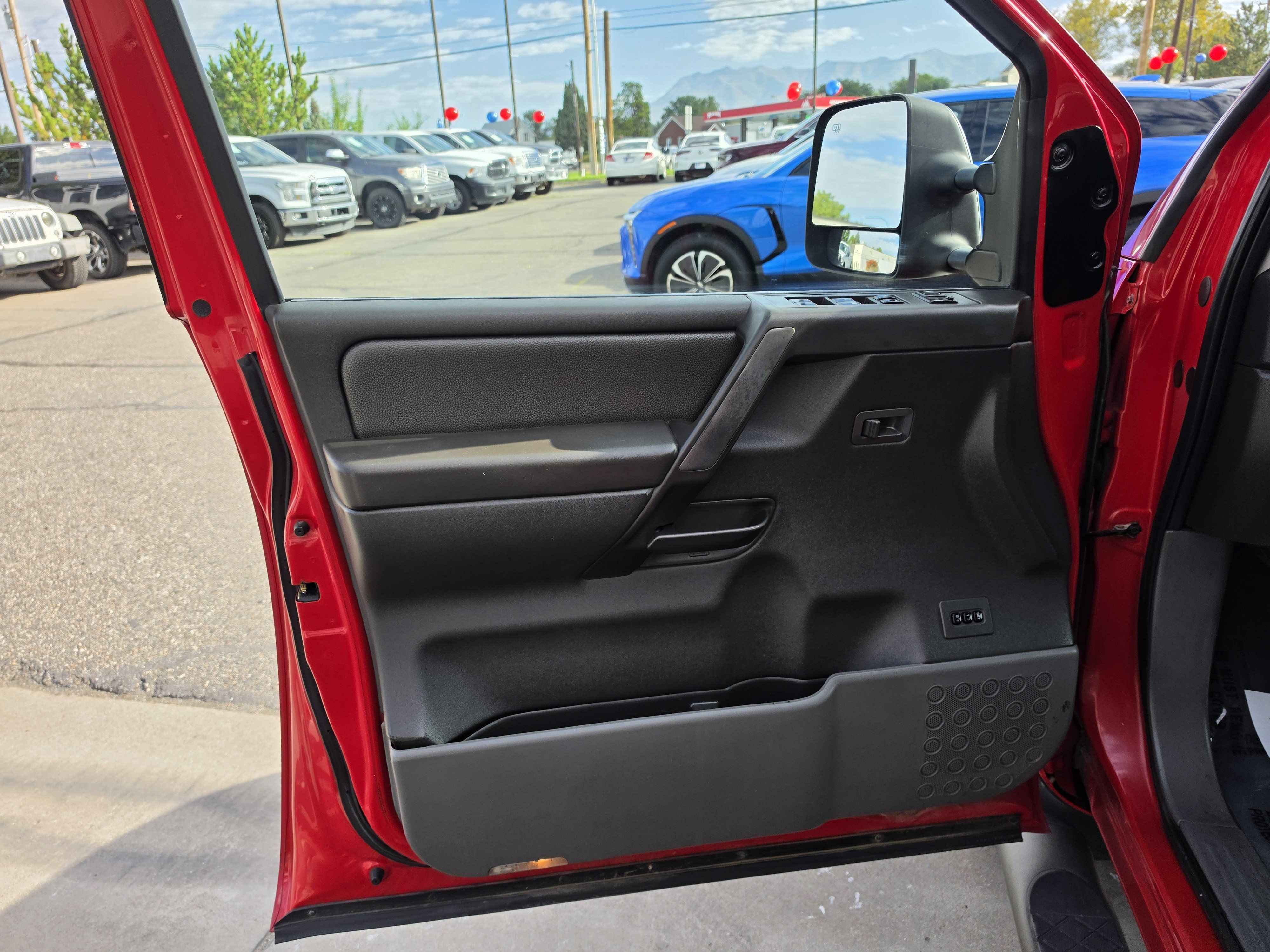Used 2007 Nissan Titan LE w/ Tow Pkg AWD/4WD image 11