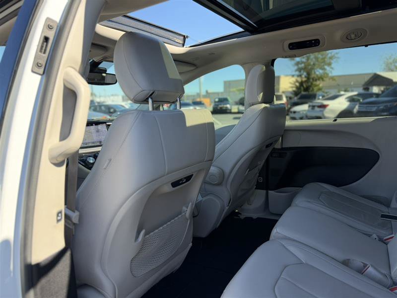 Used 2021 Chrysler Pacifica Touring-L w/ Premium & Safety Sphere Group FWD image 42